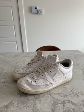 Nike White Low-Top Sneakers (size 7)
